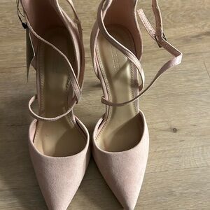 Ladies shoes size 6 1/2 new blush color
